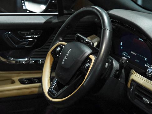 Used 2022 Lincoln Corsair Reserve w/ Elements Package FWD image 15