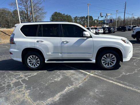 Used 2016 Lexus GX 460 w/ Premium Package image 9