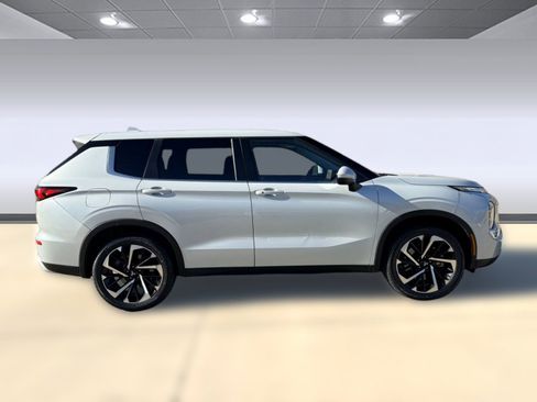 Used 2024 Mitsubishi Outlander SE image 7