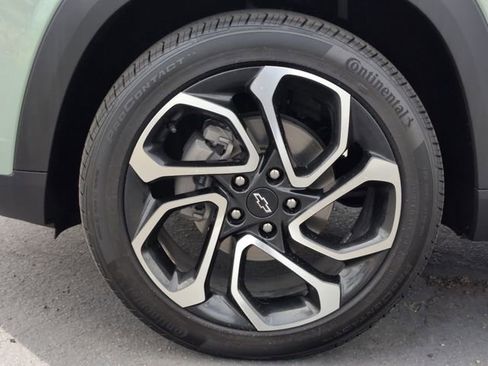 Used 2024 Chevrolet Trax RS w/ Sunroof Package FWD image 11