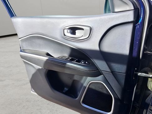 Used 2018 Jeep Compass Latitude w/ Popular Equipment Group image 17