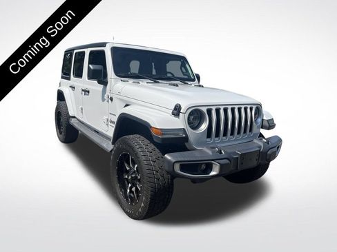 Used 2018 Jeep Wrangler Unlimited Sahara AWD/4WD image 3