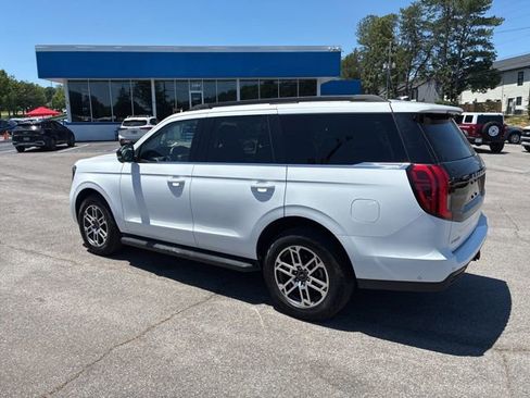 Used 2025 Ford Expedition Active AWD/4WD image 7