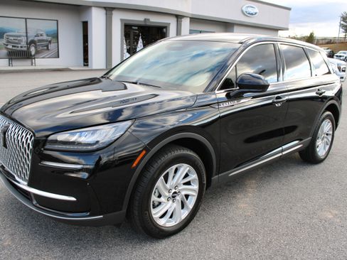 Used 2023 Lincoln Corsair Standard image 2