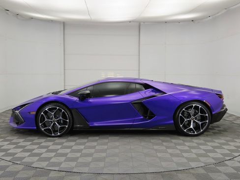 Used 2024 Lamborghini Revuelto image 8