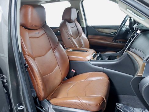 Used 2020 Cadillac Escalade Luxury AWD/4WD image 28