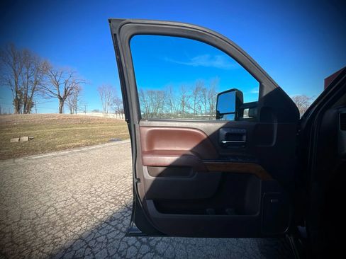 Used 2015 Chevrolet Silverado 2500 High Country w/ Duramax Plus Package image 21