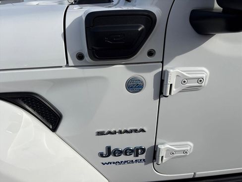 Used 2022 Jeep Wrangler Sahara w/ Cold Weather Group image 6