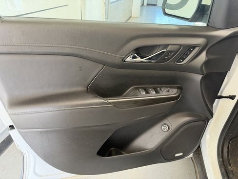 Used 2023 GMC Acadia SLT w/ Preferred Package image 9