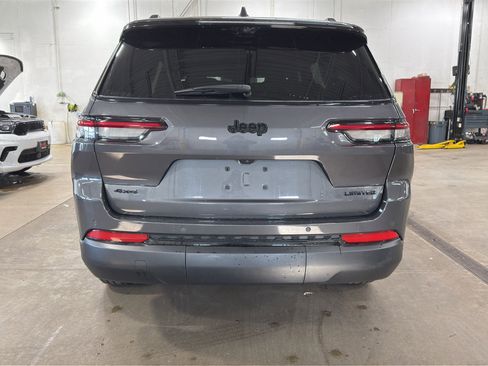 Used 2025 Jeep Grand Cherokee L Limited w/ Luxury Tech Group II image 5