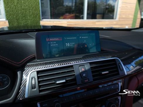 Used 2018 BMW M4 Convertible image 36