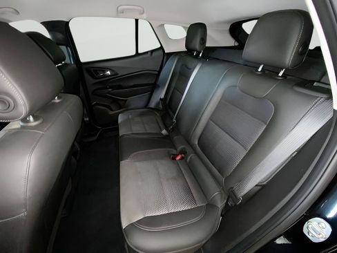 Used 2025 Chevrolet Trax LT FWD image 15