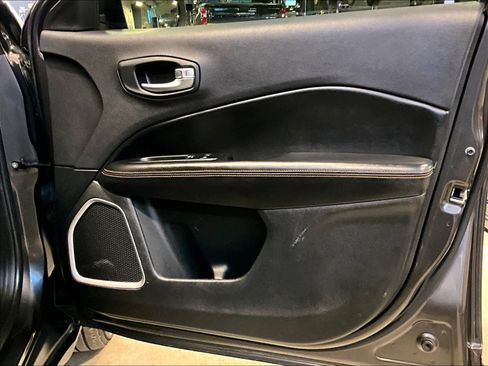 Used 2018 Jeep Compass Limited image 12