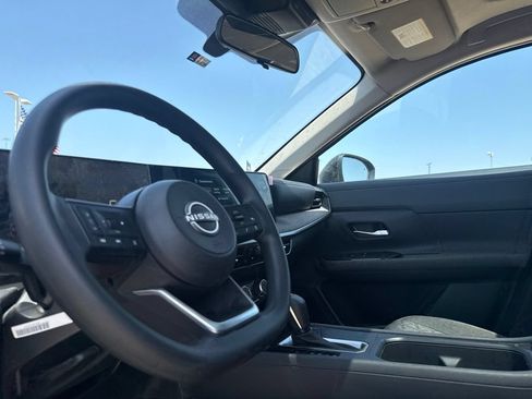 Used 2025 Nissan Kicks SV w/ SV Premium Package FWD image 36