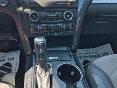 Used 2017 Ford Explorer XLT w/ XLT Appearance Package AWD/4WD image 9