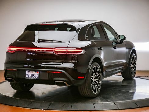Certified 2026 Porsche Macan AWD/4WD image 7