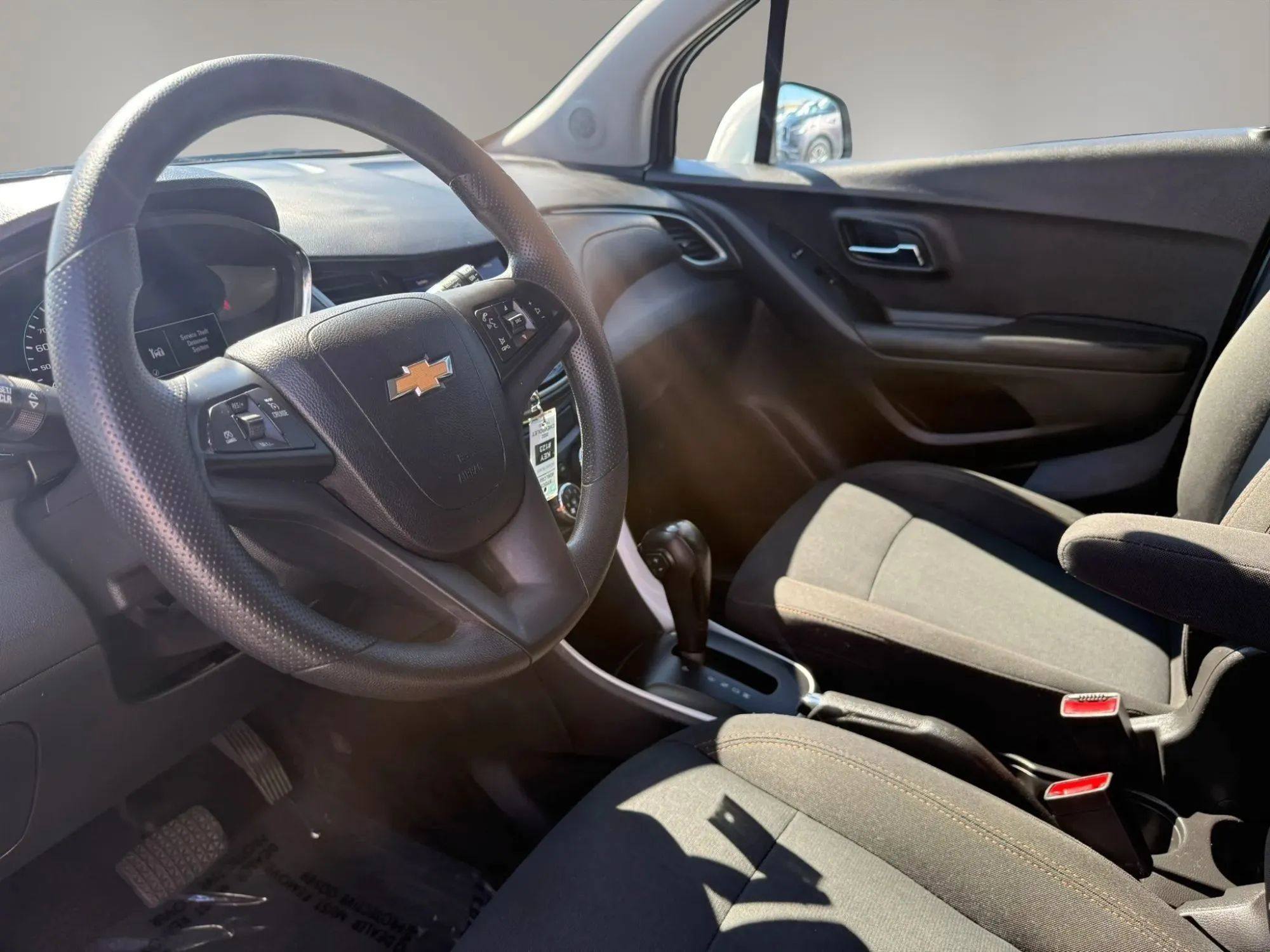 Used 2022 Chevrolet Trax LS w/ Tint and Cruise Package AWD/4WD image 9