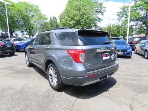 Used 2023 Ford Explorer XLT w/ Equipment Group 202A AWD/4WD image 4