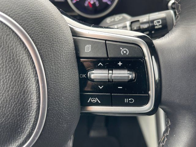 Used 2023 Kia Carnival LX FWD image 17