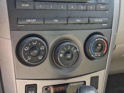 Used 2011 Toyota Corolla LE FWD image 17