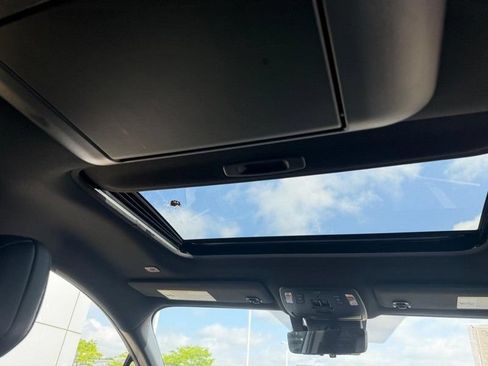 Used 2025 Toyota Sienna Limited AWD/4WD image 17