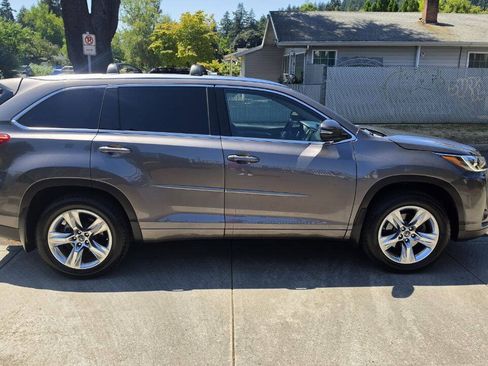 Used 2018 Toyota Highlander Limited AWD/4WD image 4