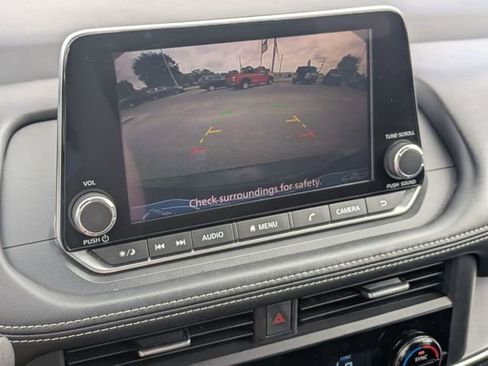 Used 2024 Nissan Rogue SV FWD image 19