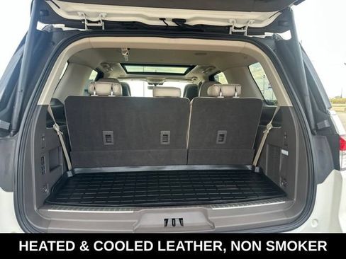 Used 2024 Lincoln Navigator Reserve AWD/4WD image 3