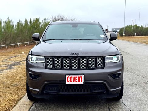 Used 2020 Jeep Grand Cherokee Altitude image 3