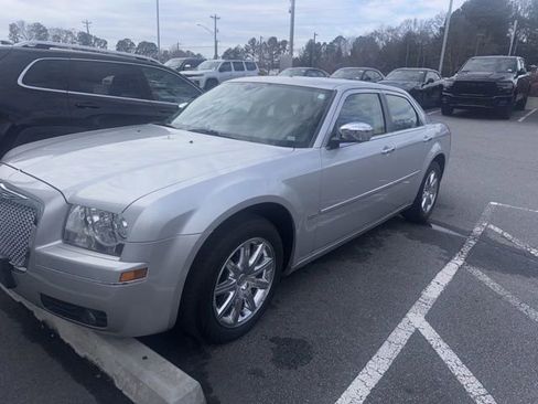 Used 2010 Chrysler 300 Touring image 12