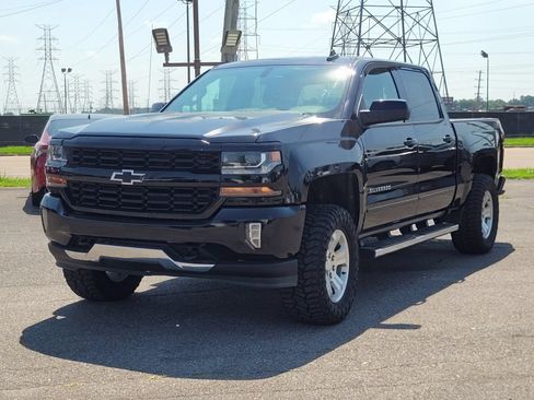 Used 2018 Chevrolet Silverado 1500 LT w/ All Star Edition AWD/4WD image 11