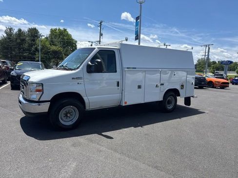 Used 2019 Ford E-350 and Econoline 350 Super Duty w/ Power Windows & Locks Group RWD image 3