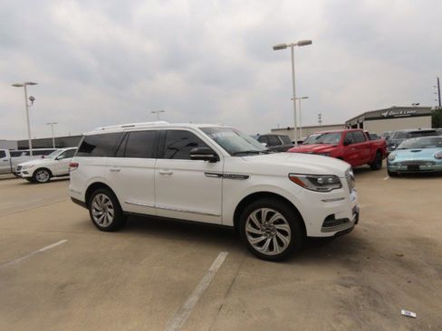Used 2024 Lincoln Navigator Premiere AWD/4WD image 6