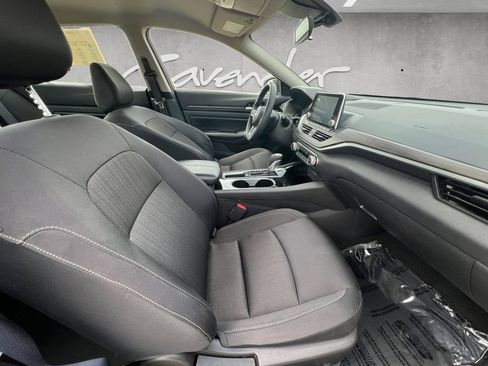 Used 2024 Nissan Altima 2.5 SV FWD image 24