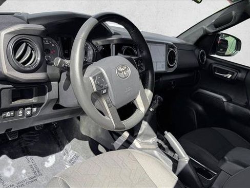 Used 2017 Toyota Tacoma TRD Sport w/ Premium & Technology Package AWD/4WD image 11