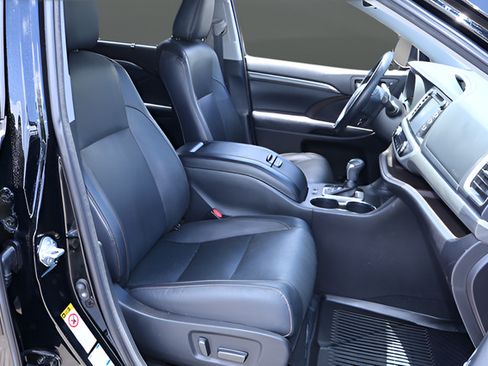 Used 2018 Toyota Highlander Limited Platinum AWD/4WD image 20