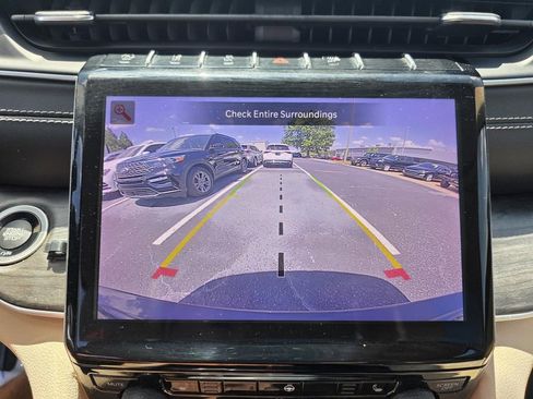 Used 2022 Jeep Grand Cherokee Limited AWD/4WD image 21