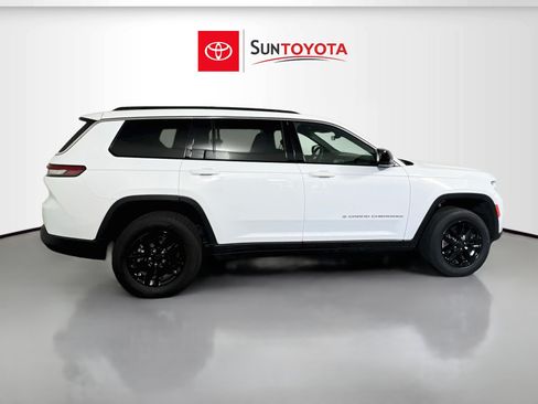Used 2025 Jeep Grand Cherokee L Laredo RWD image 2