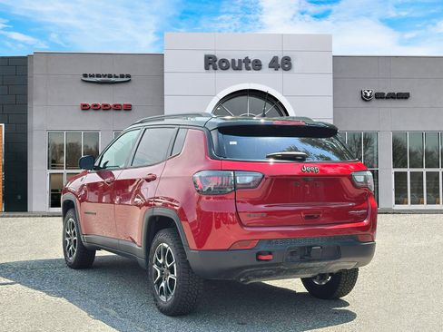 Used 2025 Jeep Compass Trailhawk w/ Trailhawk Elite Group AWD/4WD image 4