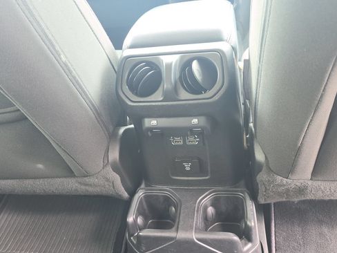 Used 2020 Jeep Wrangler Unlimited Sahara AWD/4WD image 15