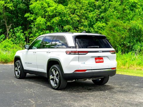 Used 2025 Jeep Grand Cherokee Limited 4xe w/ Luxury Tech Group II AWD/4WD image 9