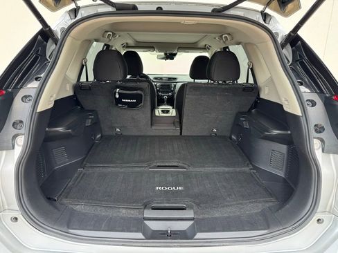 Used 2019 Nissan Rogue SV w/ Sun & Sound Touring Package FWD image 14