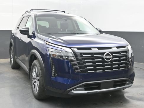 New 2026 Nissan Pathfinder SL FWD image 2