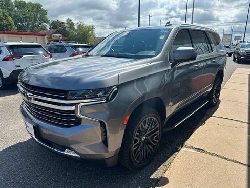 Used 2021 Chevrolet Tahoe LT w/ LT Signature Package AWD/4WD image 3