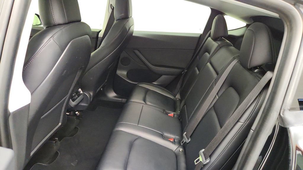 Used 2021 Tesla Model Y Long Range AWD/4WD image 25