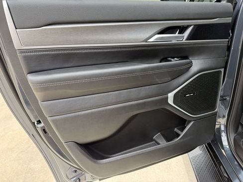 New 2025 Jeep Wagoneer L Series II image 16