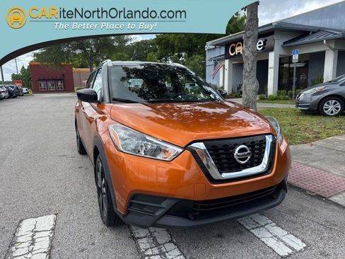 Used 2019 Nissan Kicks SV FWD image 1