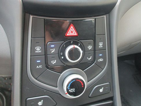 Used 2014 Hyundai Elantra SE w/ Option Group 02 FWD image 28