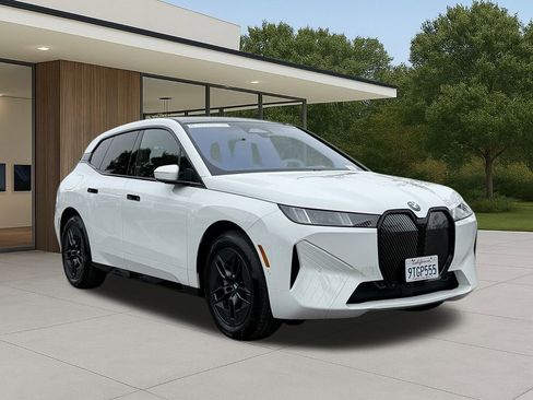 Used 2026 BMW iX xDrive45 w/ Premium Package image 5