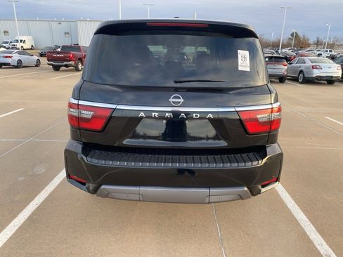 Used 2022 Nissan Armada SV image 5